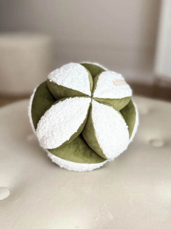 Kula wechowo sensoryczna surprise — Matcha