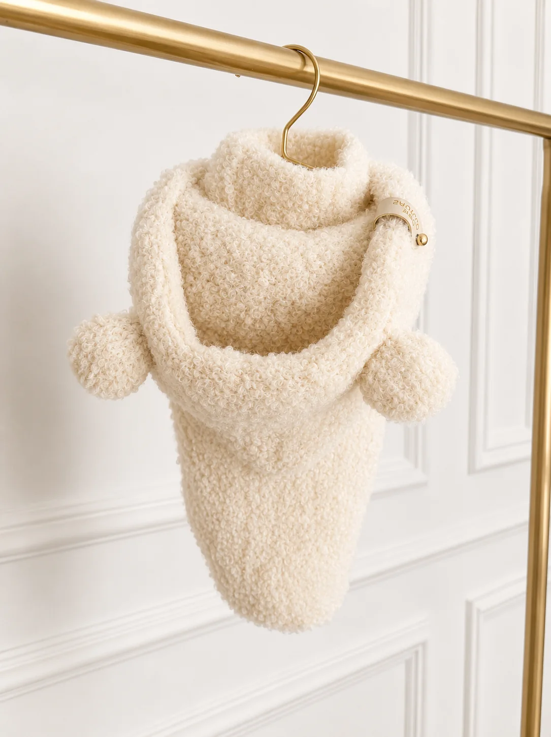 Sweterek z kapturkiem alpaka boucle — Creme