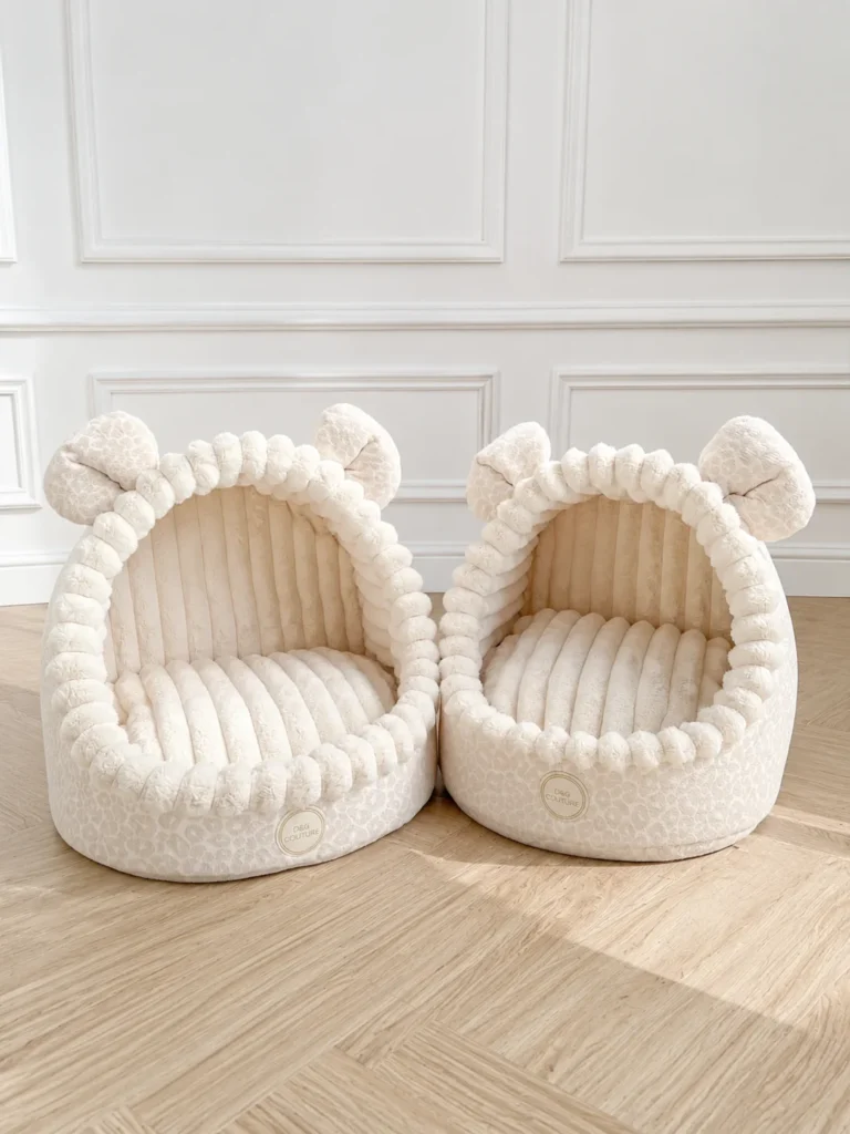 Dwie kremowe budki Dog Couture